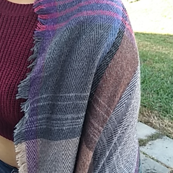 Bohemian fringe wrap with front pockets - Picture 3 of 8